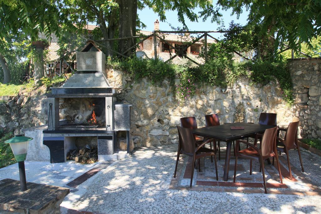 אמליה Agriturismo Podere Luchiano מראה חיצוני תמונה